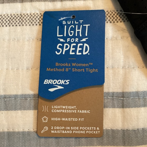 NWT Brooks Women Method 8’ short tight short leggings with pockets out of stock - Picture 3 of 9